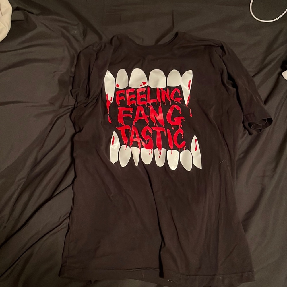 Black shirt with fang & red letters-feeling fang tastic glow in the dark t-shirt